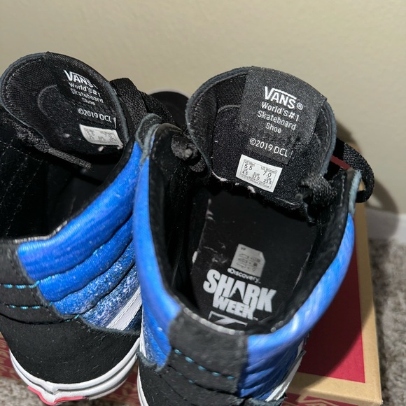 Shark Week X Vans Sk8 hi - Picture 6 of 8